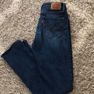 Women’s Levi skinny jeans